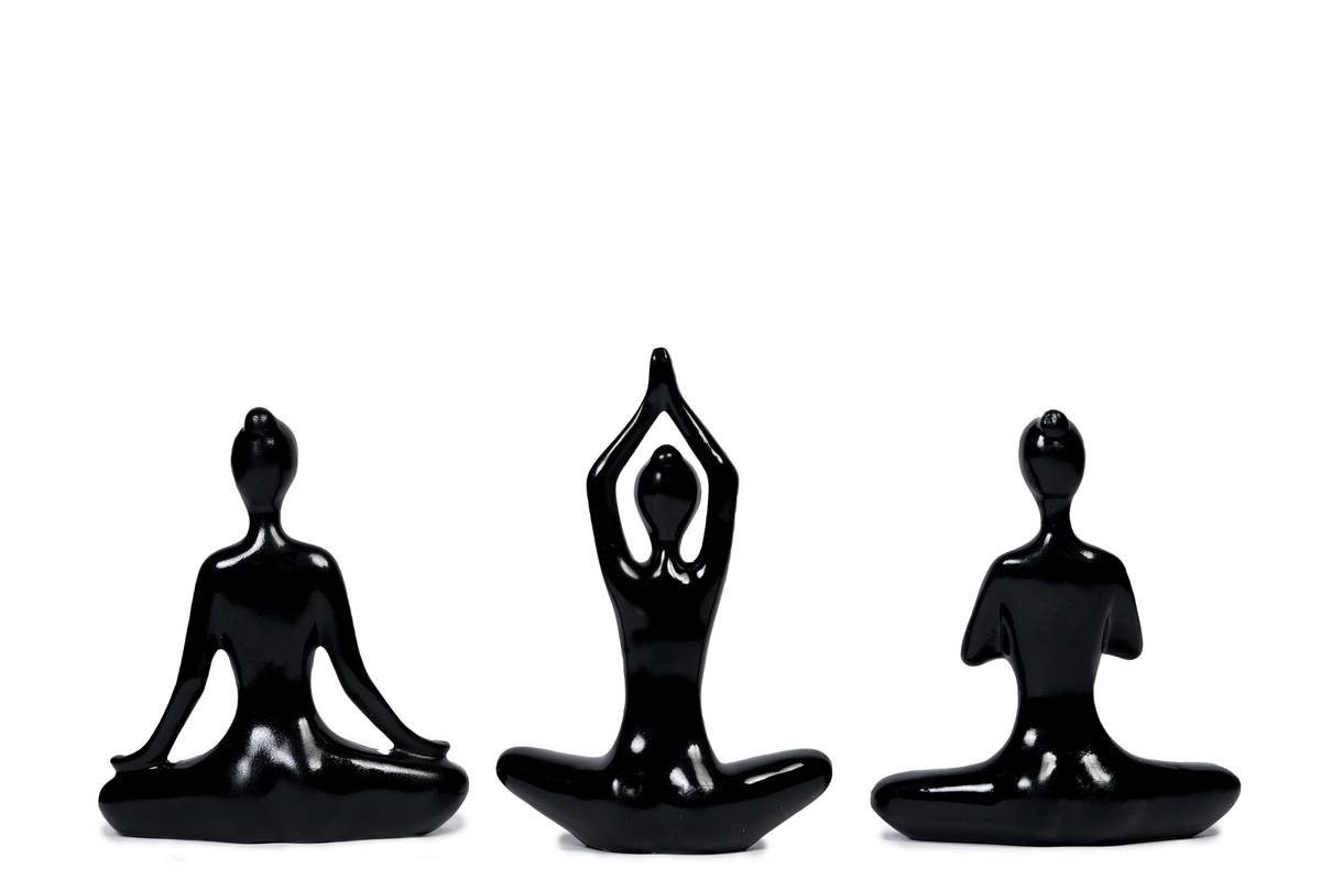 Infographic showing psychological impact of black decor: adds sophistication 73%, creates focal point 68%, enhances contrast 81% (Source: Journal of Environmental Psychology, 2023)