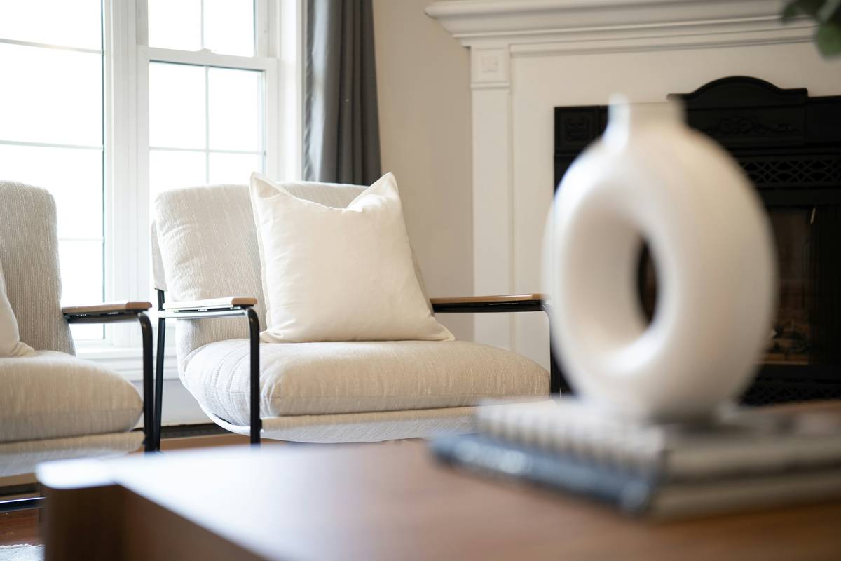 Why Your Home Feels Flat (And How Large Bird Figurines Home Decor Can Fix It)